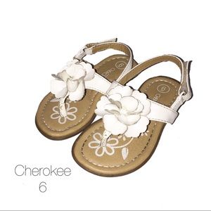 Cherokee White Flower Flip Flop Sandals 6